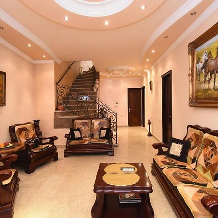 Guest House Erevan Esterno foto