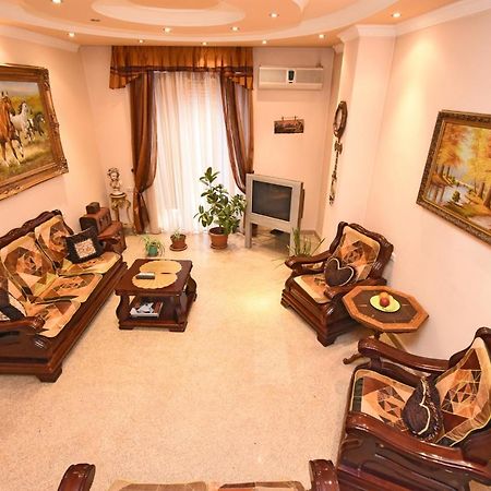 Guest House Erevan Esterno foto