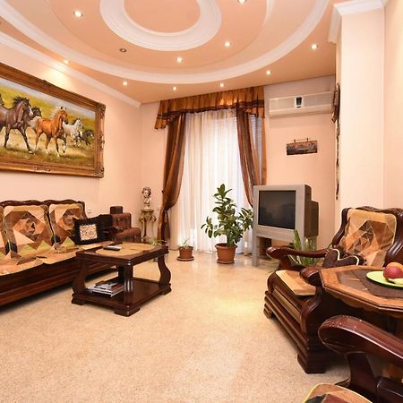 Guest House Erevan Esterno foto