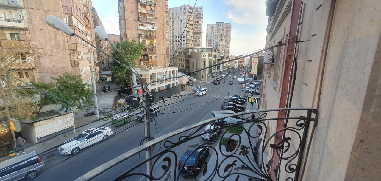 Guest House Erevan Esterno foto