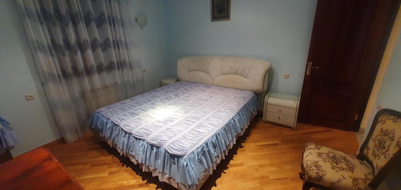 Guest House Erevan Esterno foto