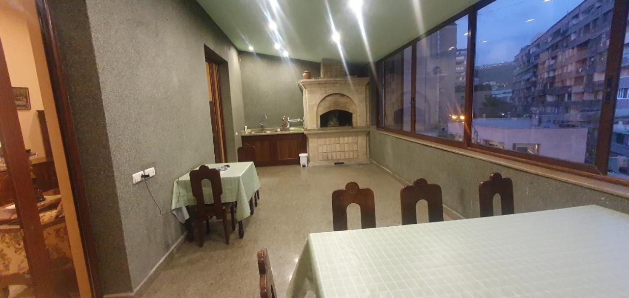 Guest House Erevan Esterno foto