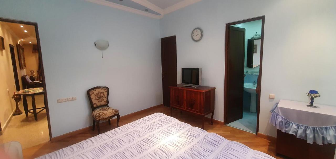 Guest House Erevan Esterno foto