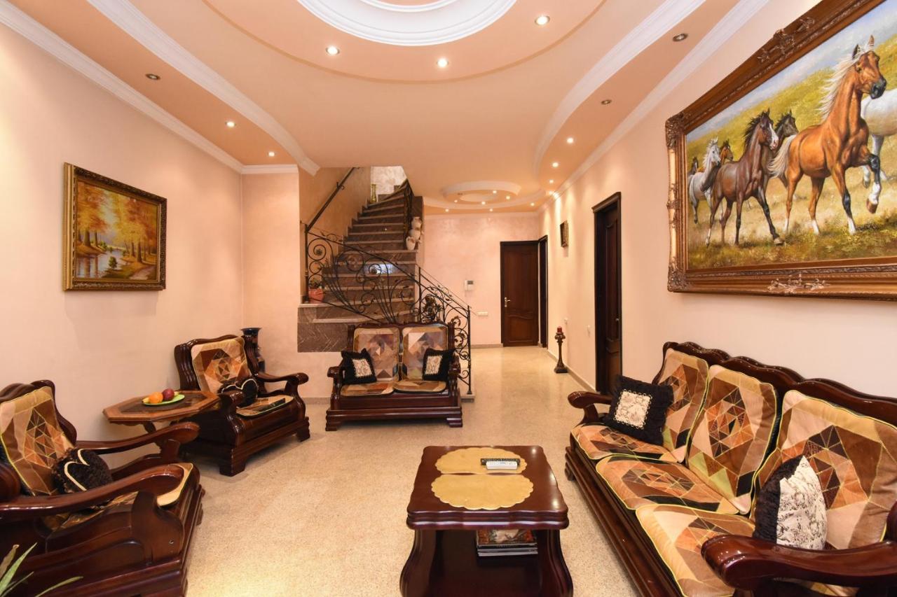 Guest House Erevan Esterno foto
