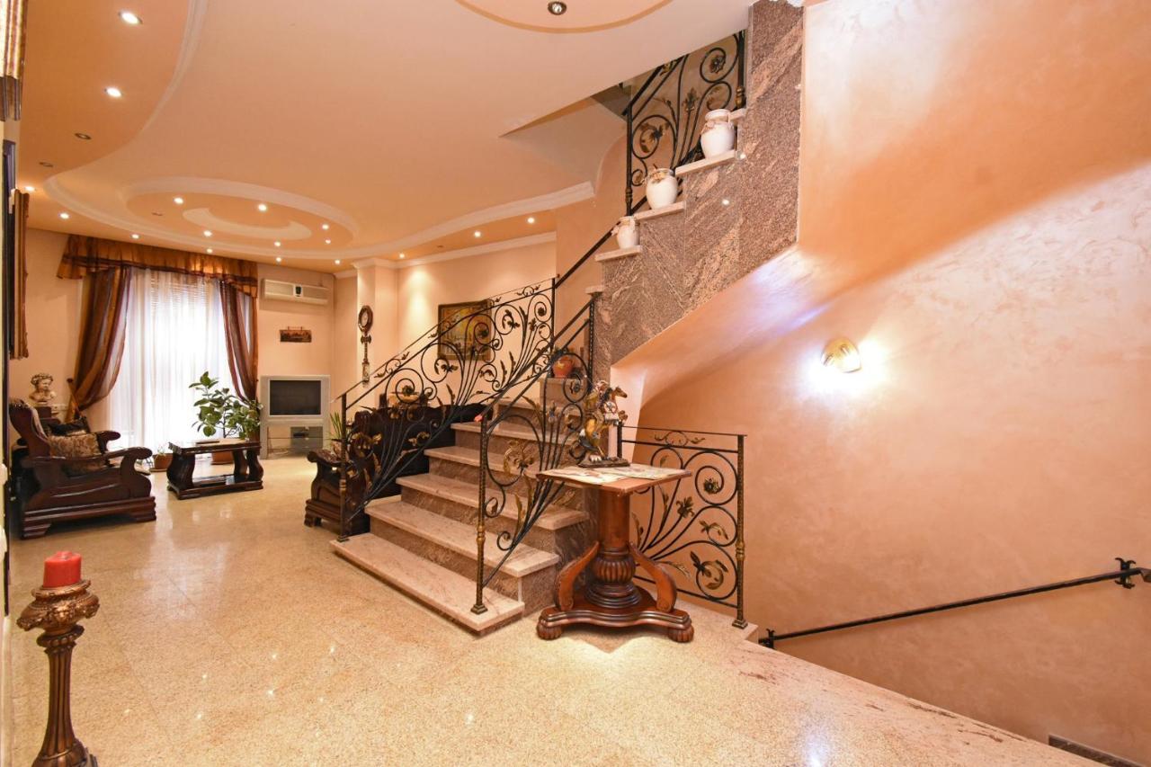 Guest House Erevan Esterno foto