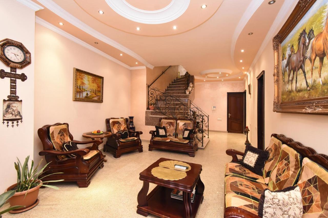 Guest House Erevan Esterno foto