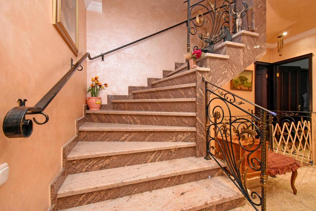 Guest House Erevan Esterno foto