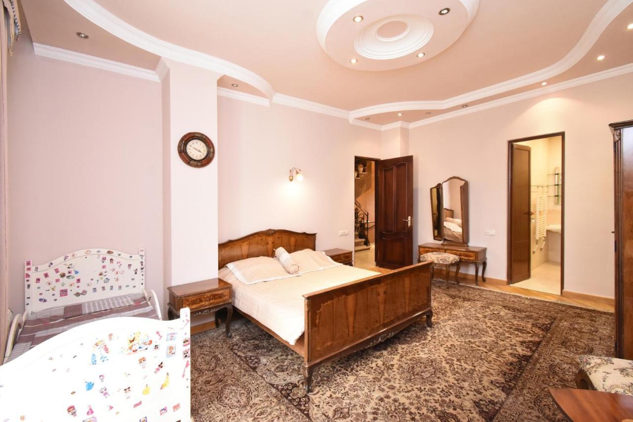 Guest House Erevan Esterno foto