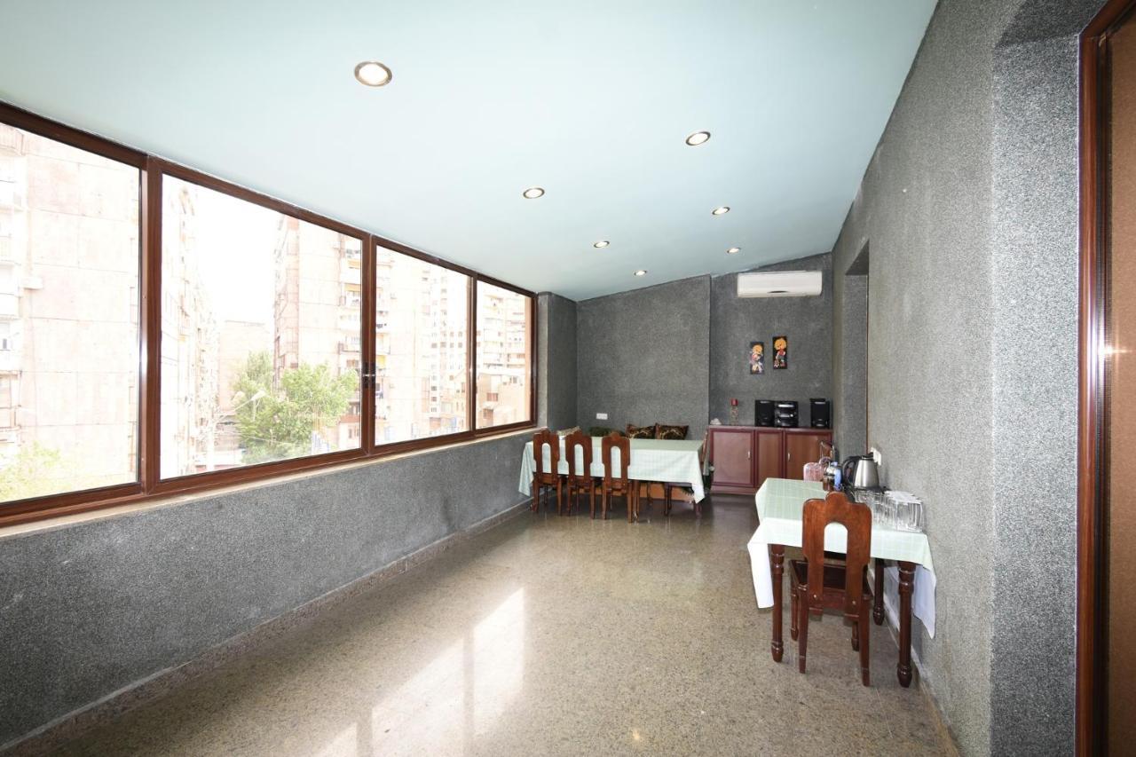 Guest House Erevan Esterno foto