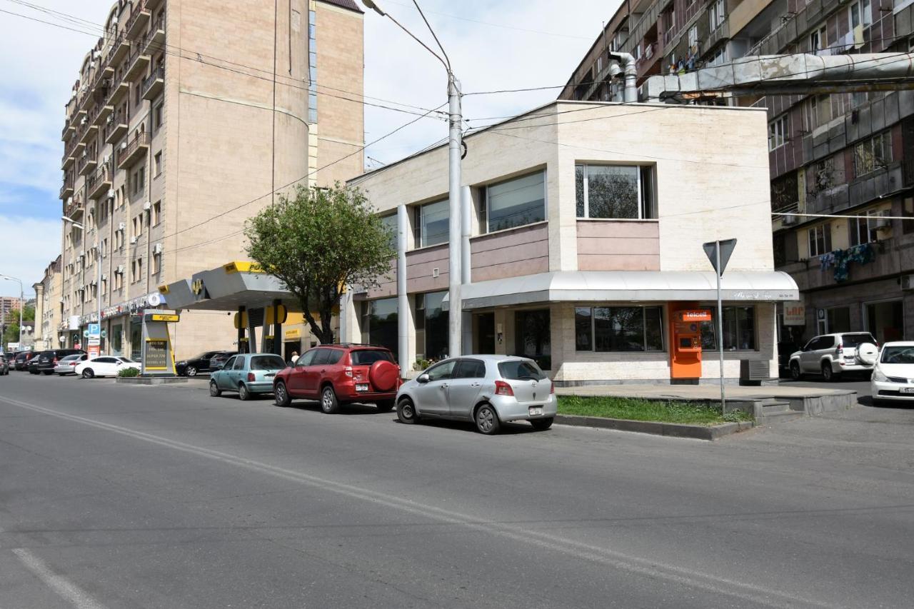 Guest House Erevan Esterno foto