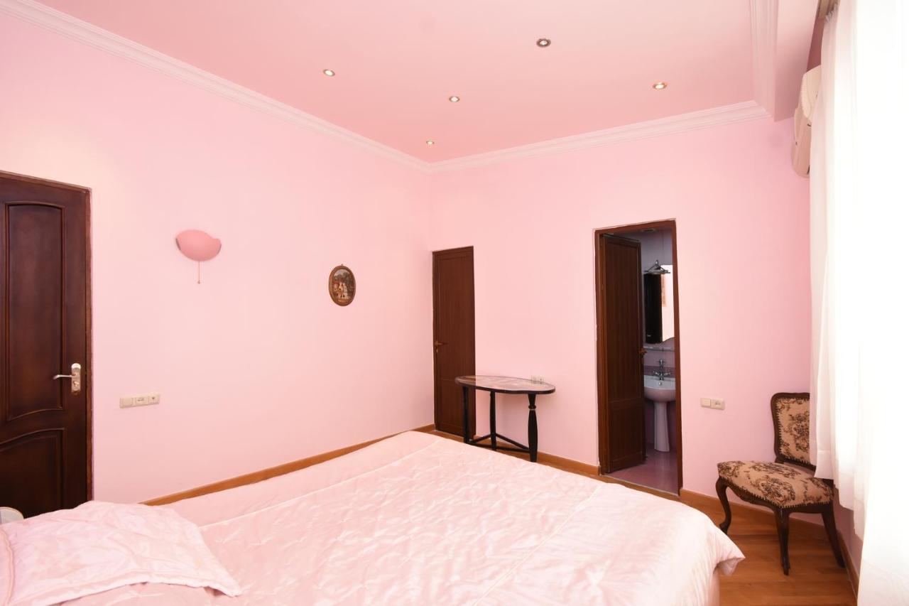 Guest House Erevan Esterno foto