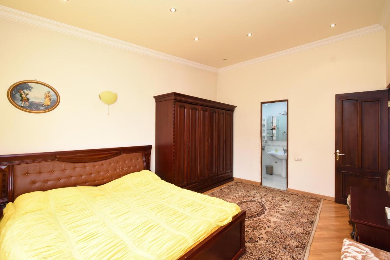 Guest House Erevan Esterno foto
