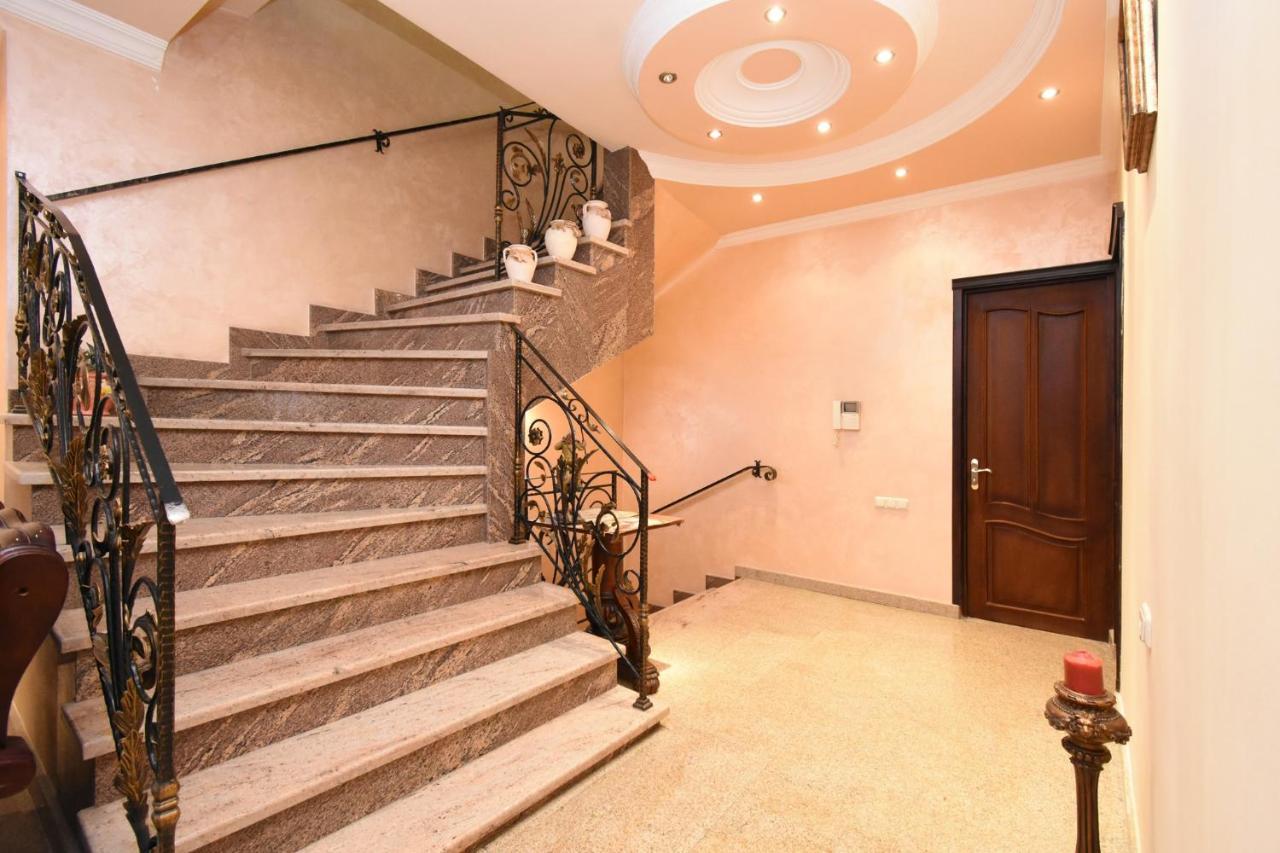 Guest House Erevan Esterno foto