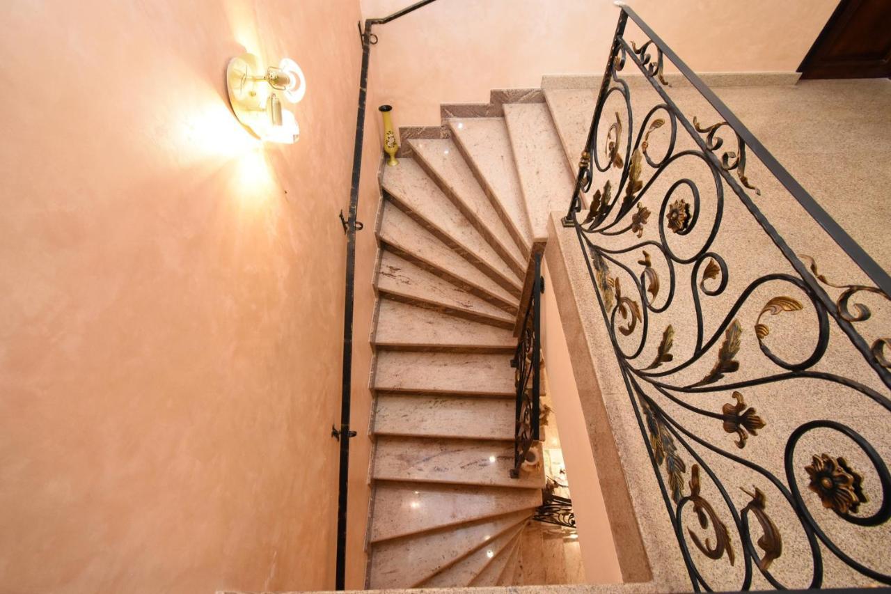Guest House Erevan Esterno foto