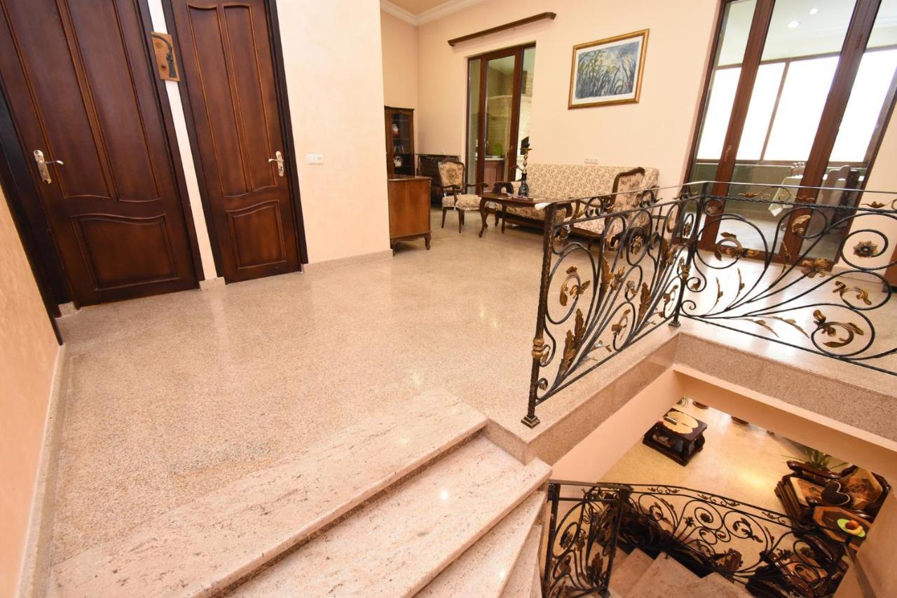 Guest House Erevan Esterno foto