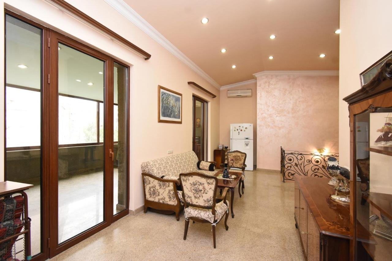 Guest House Erevan Esterno foto