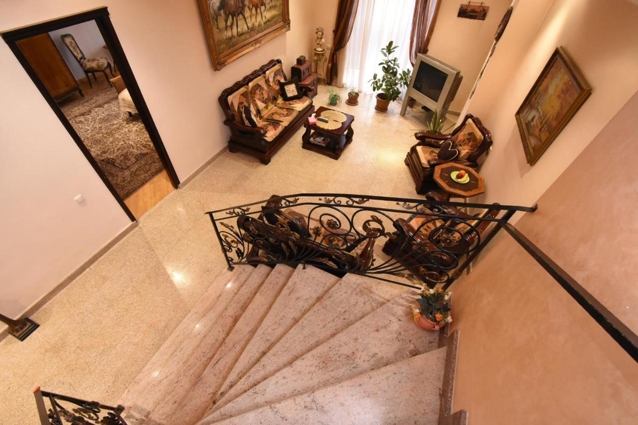 Guest House Erevan Esterno foto