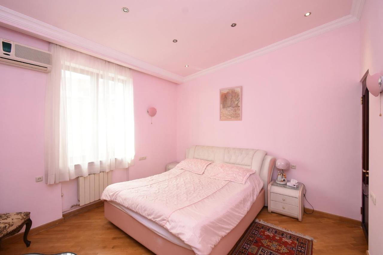 Guest House Erevan Esterno foto
