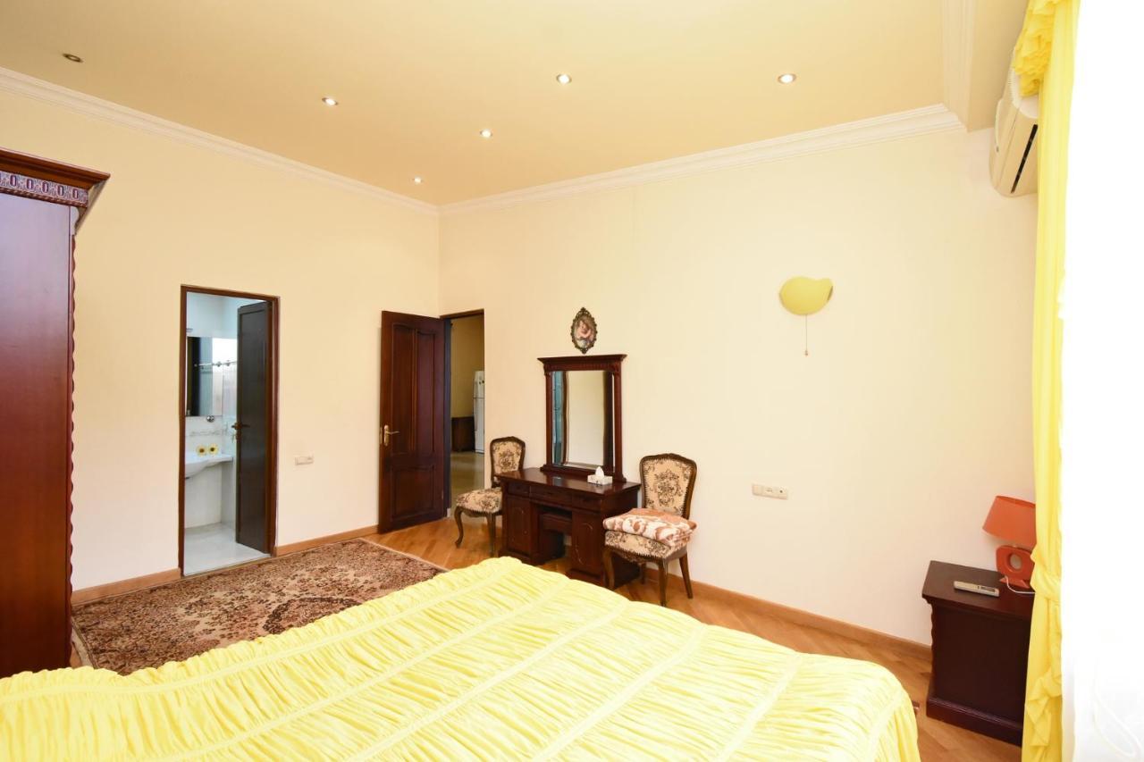 Guest House Erevan Esterno foto