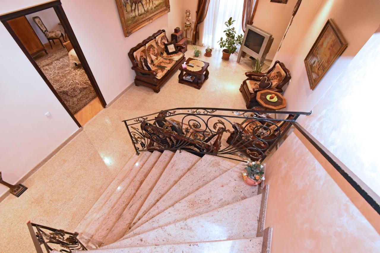 Guest House Erevan Esterno foto