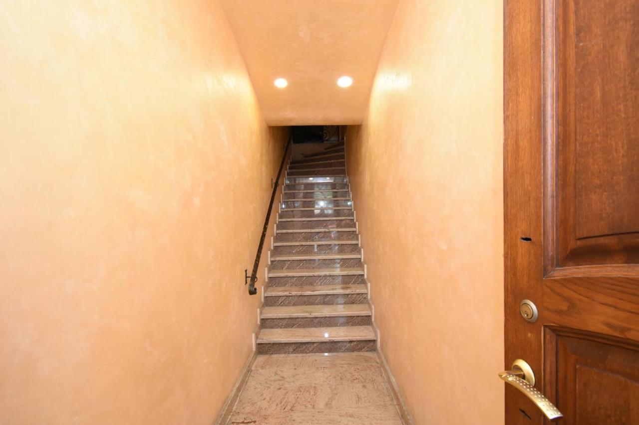 Guest House Erevan Esterno foto