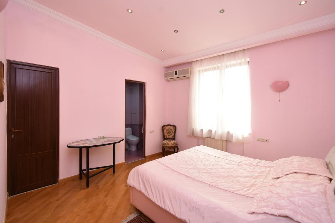 Guest House Erevan Esterno foto