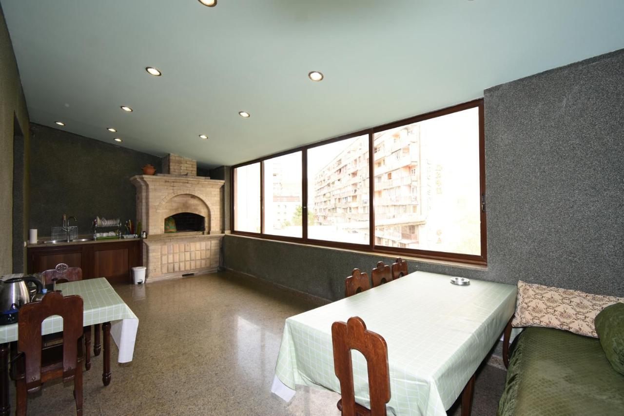 Guest House Erevan Esterno foto