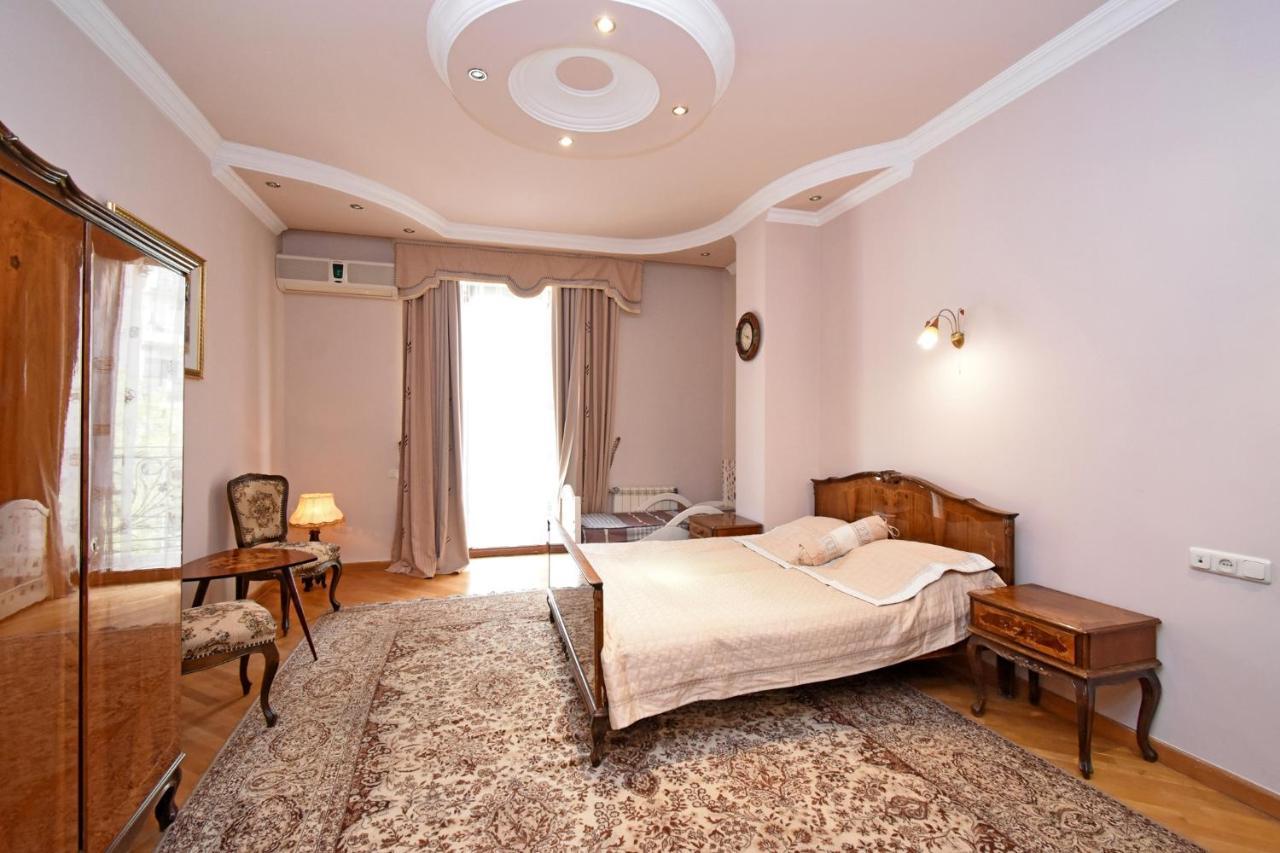 Guest House Erevan Esterno foto